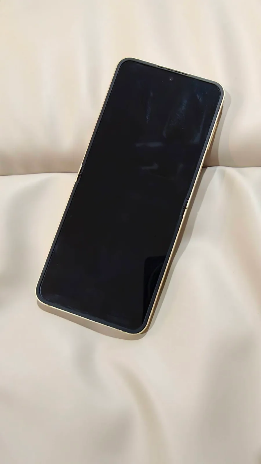 Samsung Galaxy Z Flip 6 256GB สีเหลือง เครื่องศูนย์ไทย มือสอง อุปกรณ์ครบ รูปที่ 3